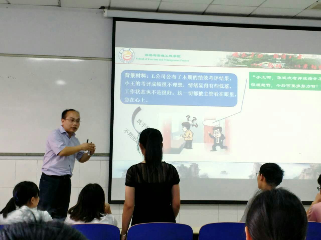 蔡建刚老师在比赛中